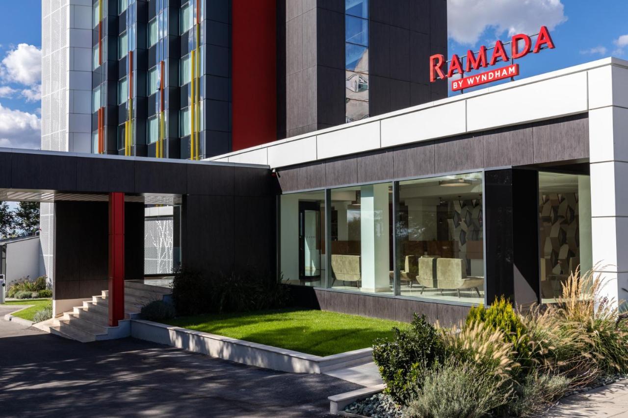 فندق Ramada By Wyndham Slatina Parc المظهر الخارجي الصورة